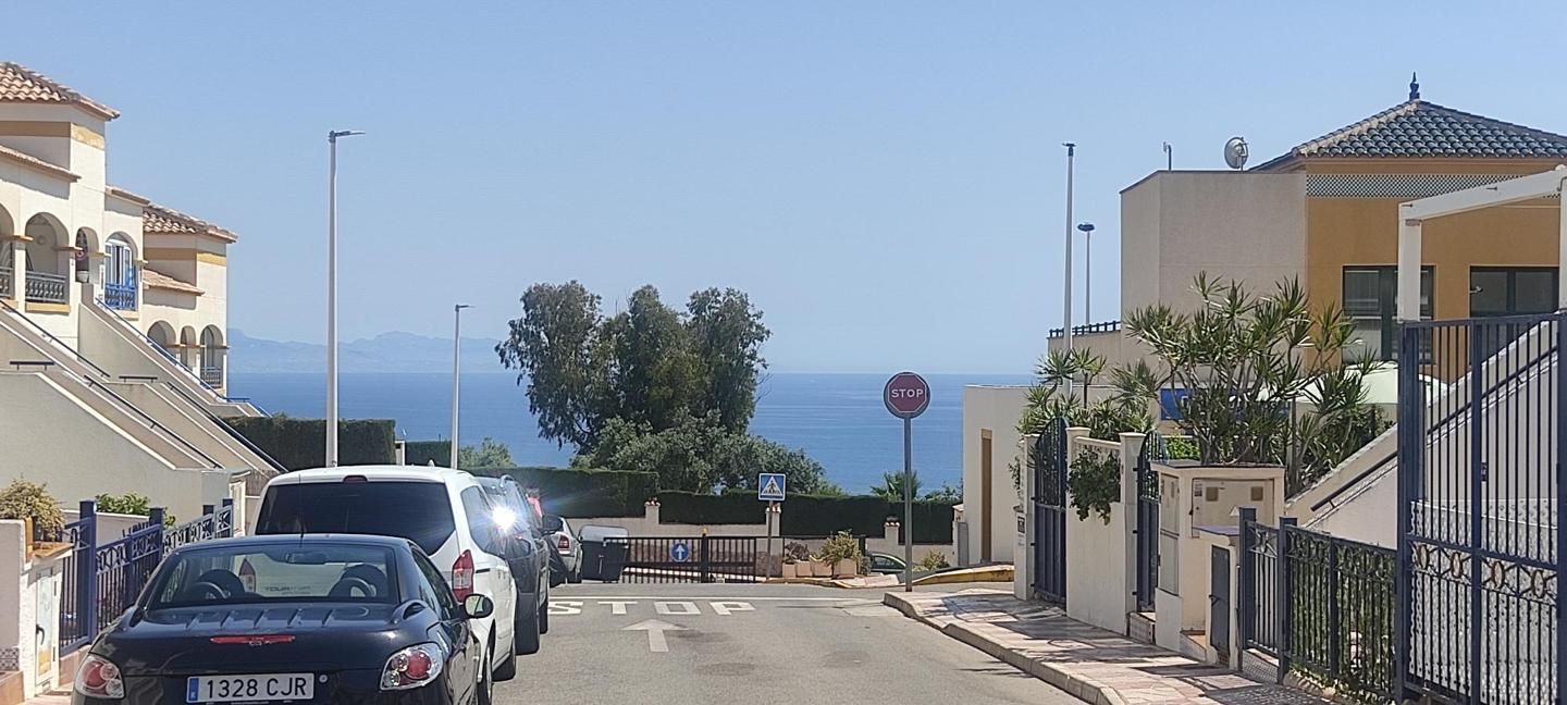Vista exterior de Pis en venda en Santa Pola amb Aire condicionat, Terrassa i Piscina comunitària