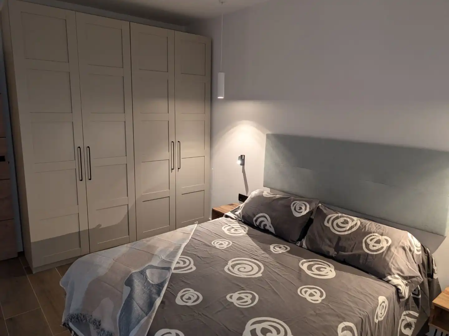 Dormitori de Apartament de lloguer en Badajoz amb Aire condicionat, Parquet i Moblat
