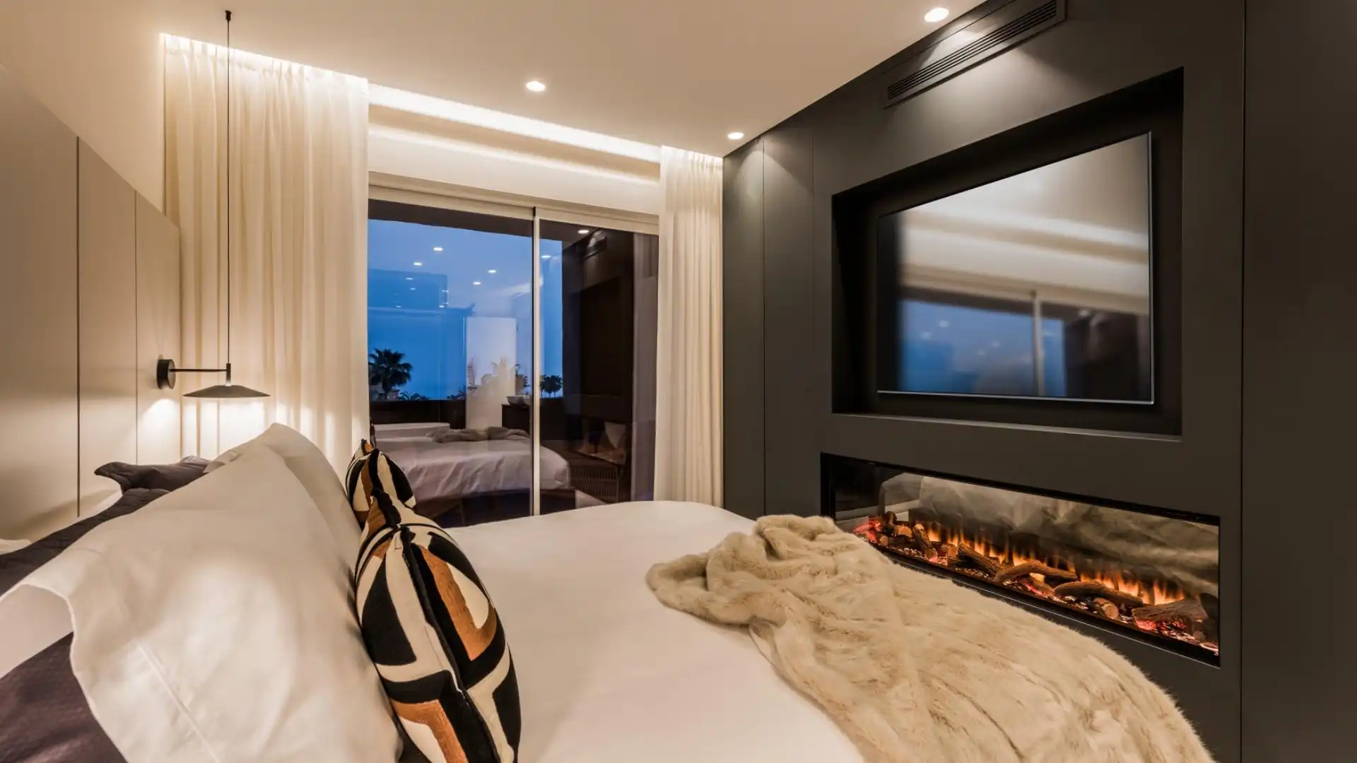 Schlafzimmer von Wohnungen zum Verkauf in Estepona mit Klimaanlage, Heizung und Privatgarten