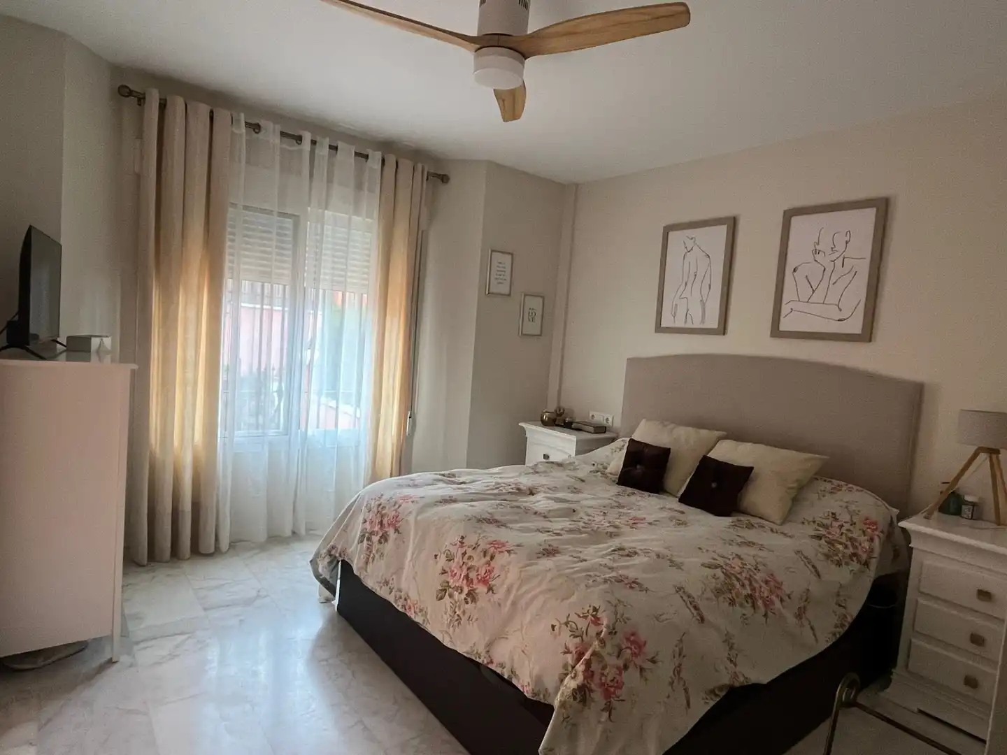 Dormitori de Casa adosada en venda en Vélez-Málaga amb Aire condicionat i Piscina comunitària
