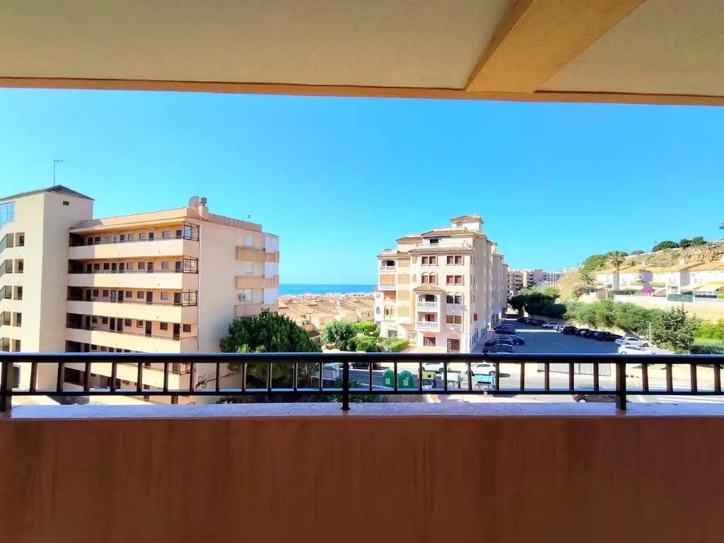 Vista exterior de Apartament en venda en Torrevieja amb Rentadora