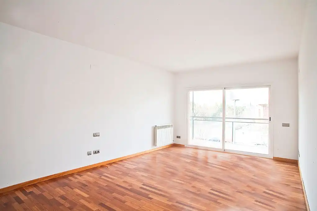 Living room of Flat for rent in Sant Cugat del Vallès  with Heating, Parquet flooring and Terrace