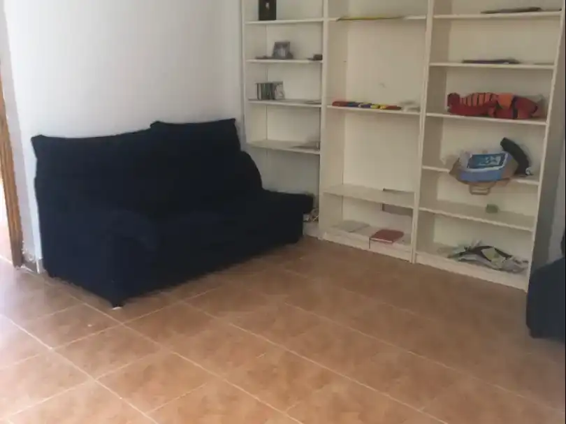 Sala d'estar de Casa adosada en venda en Cedillo del Condado amb Piscina