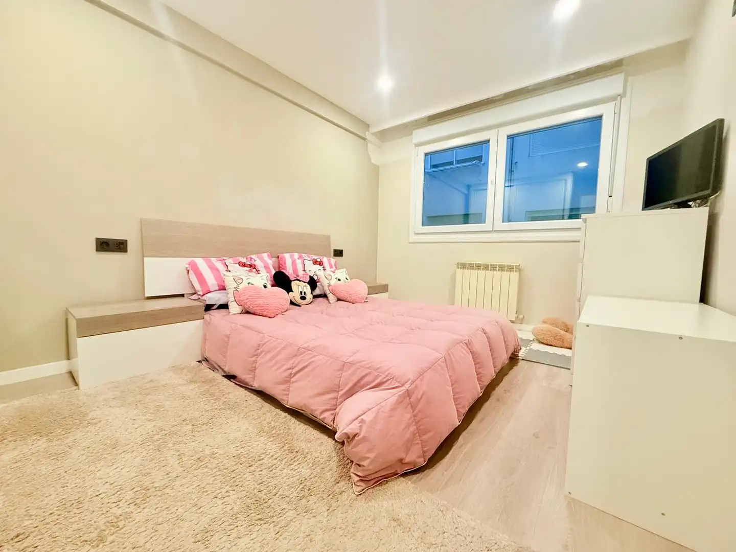 Habitación de Piso en venta en Vigo  con Calefacción, Trastero y Amueblado