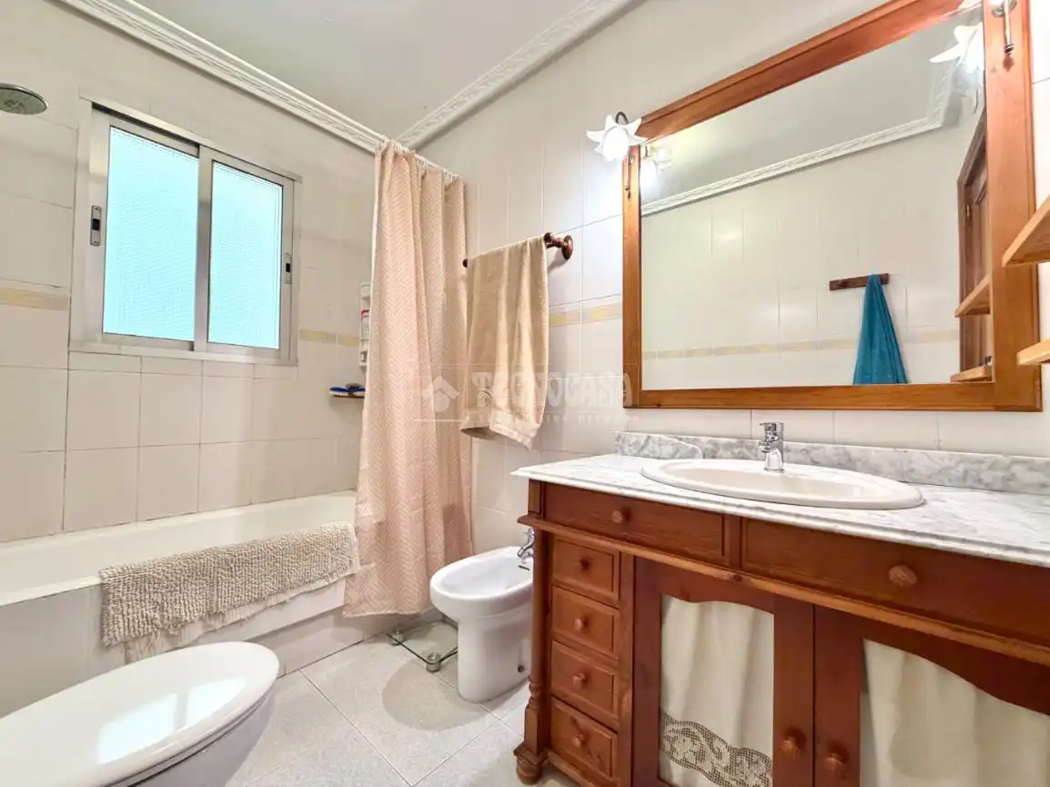 Badezimmer von Wohnung zum Verkauf in Alcalá de Henares mit Klimaanlage, Heizung und Parkett