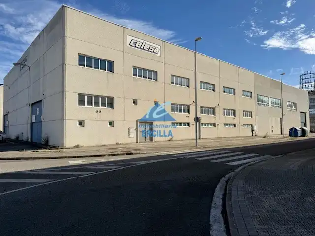 Außenansicht von Fabrikhallen zur Miete in Abadiño 