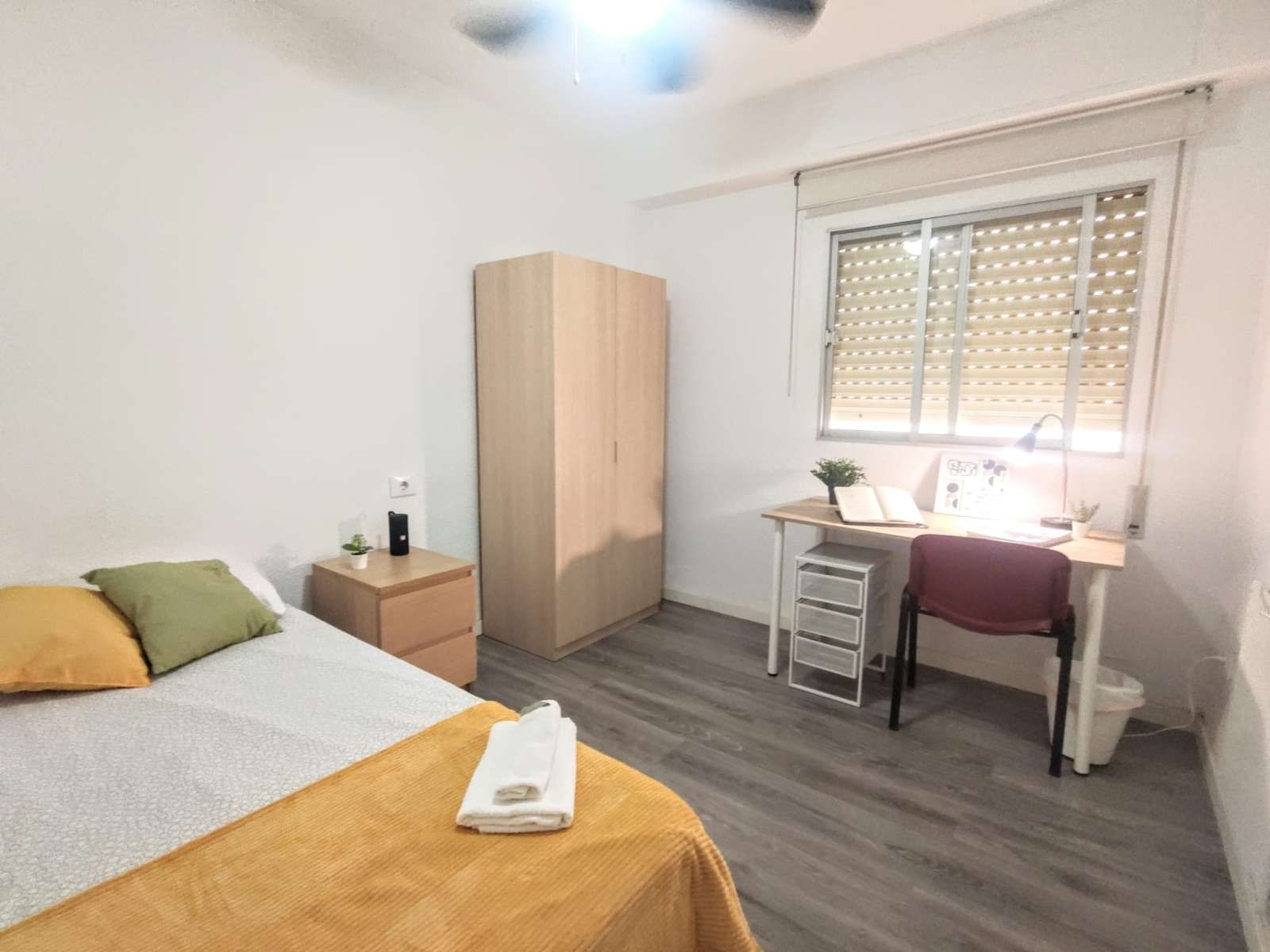 Dormitori de Pis per a compartir en Burjassot amb Aire condicionat, Calefacció i Terrassa