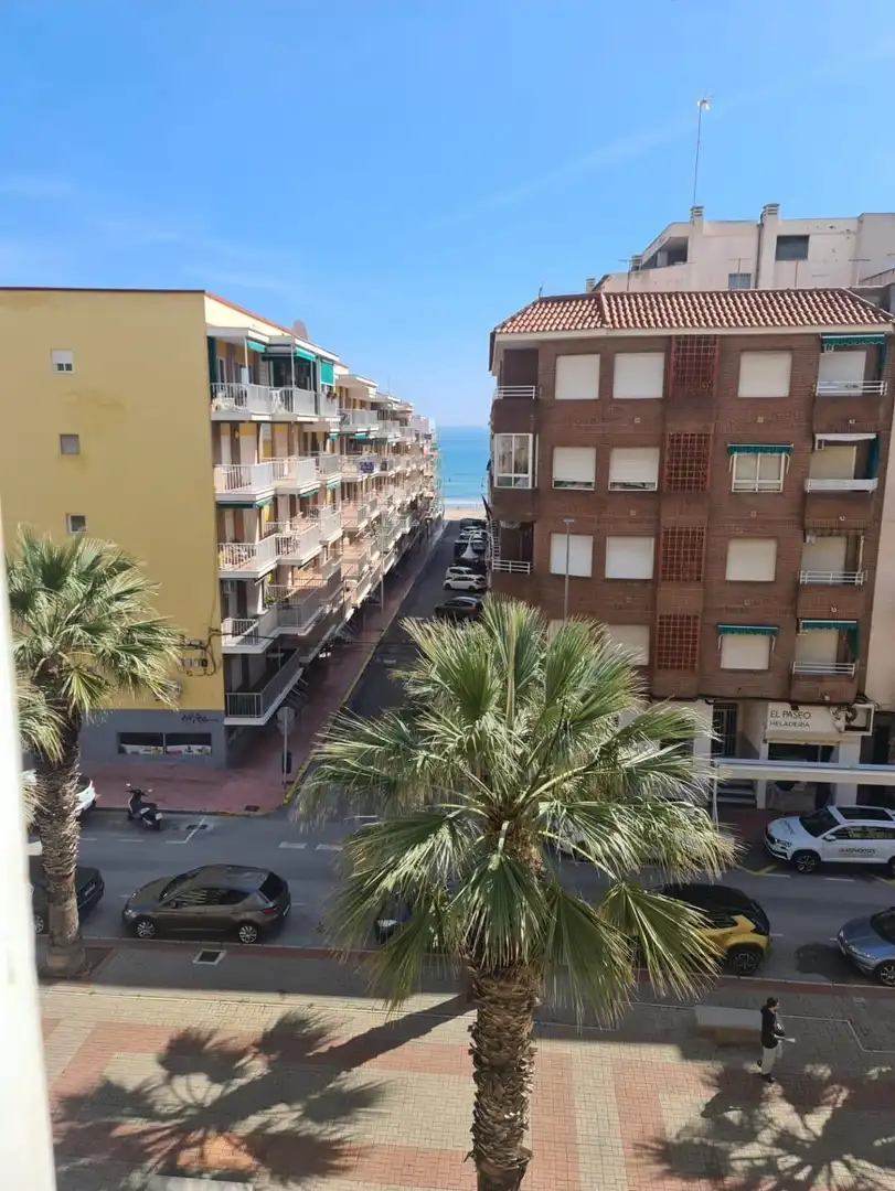 Vista exterior de Piso en venta en Guardamar del Segura con Aire acondicionado, Terraza y Piscina comunitaria