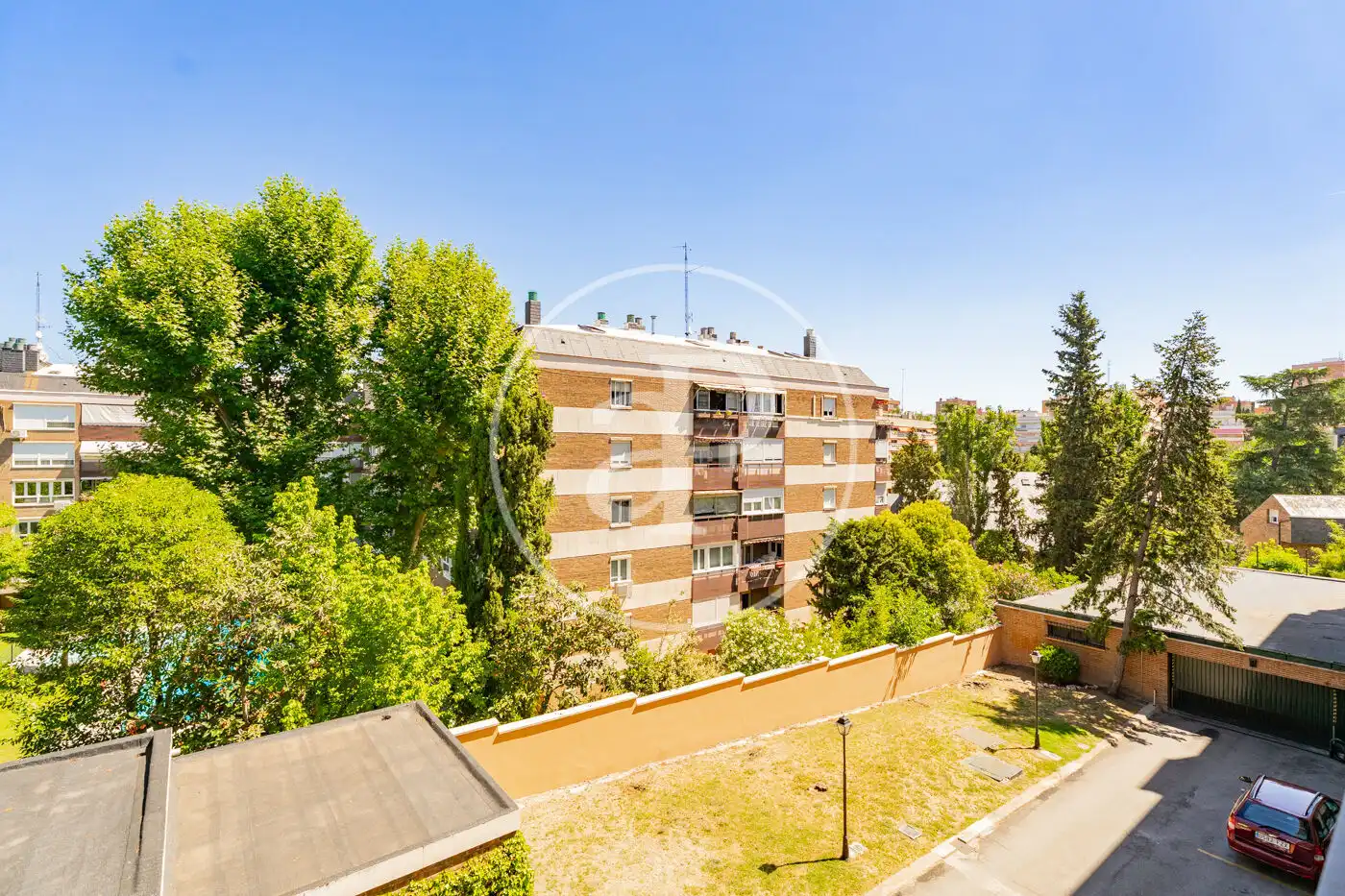 Vista exterior de Piso de alquiler en Madrid con Aire acondicionado, Calefacción y Jardín privado