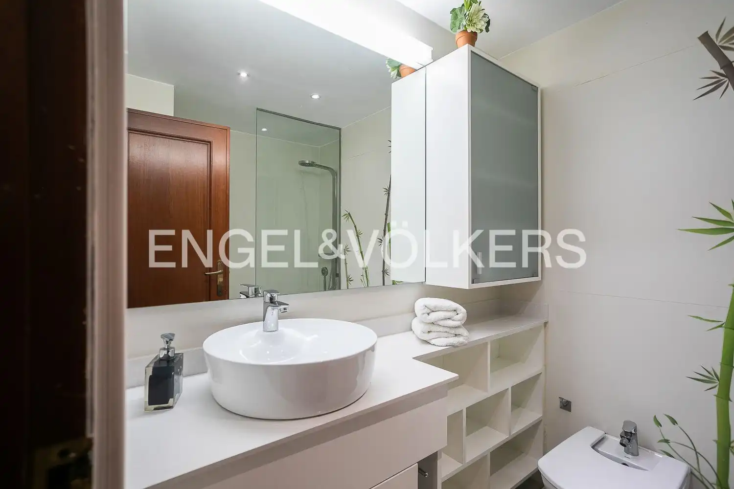 Baño de Piso en venta en Valencia con Aire acondicionado, Calefacción y Balcón
