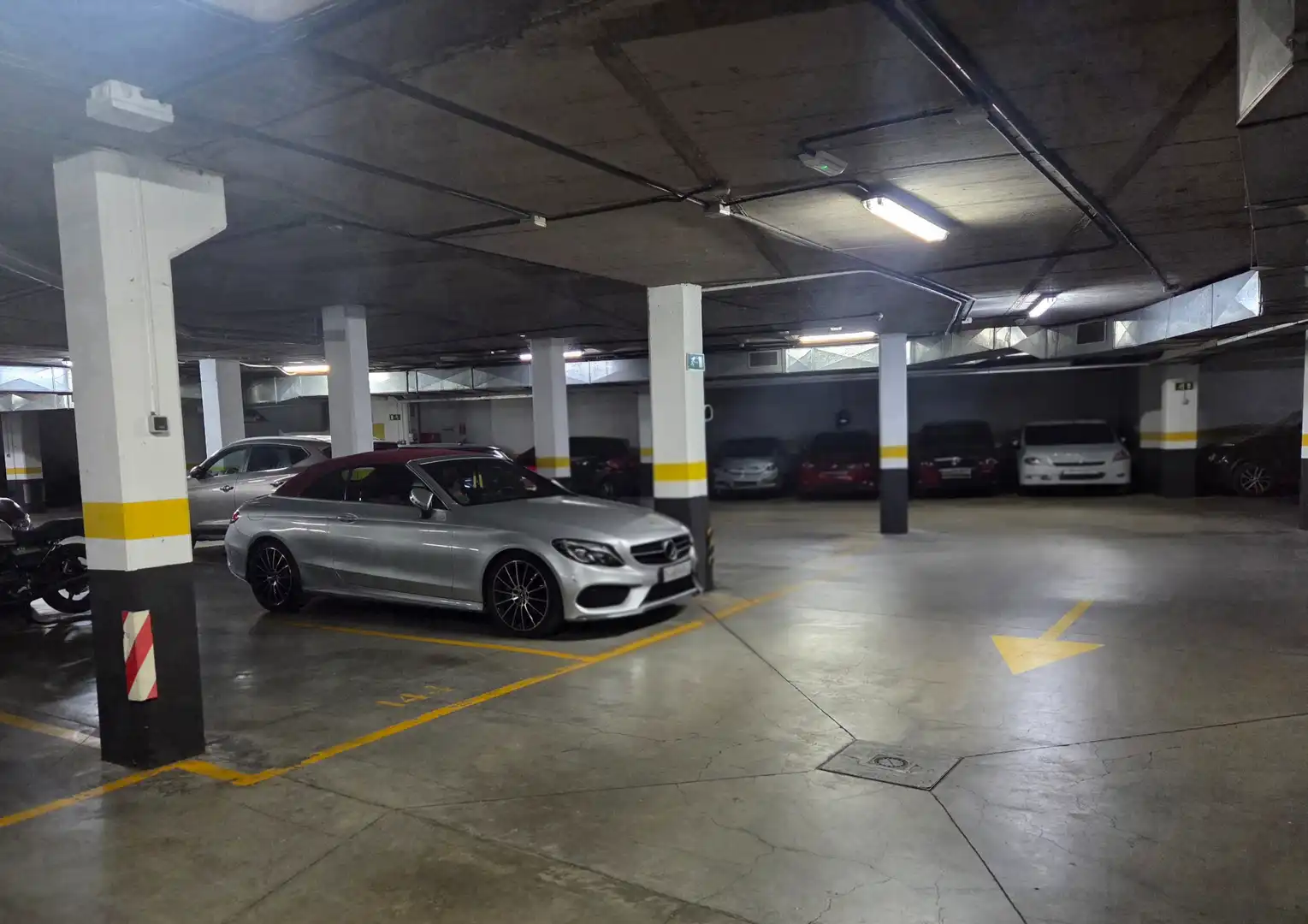 Parking de Piso en venta en Madrid con Aire acondicionado, Calefacción y Jardín privado