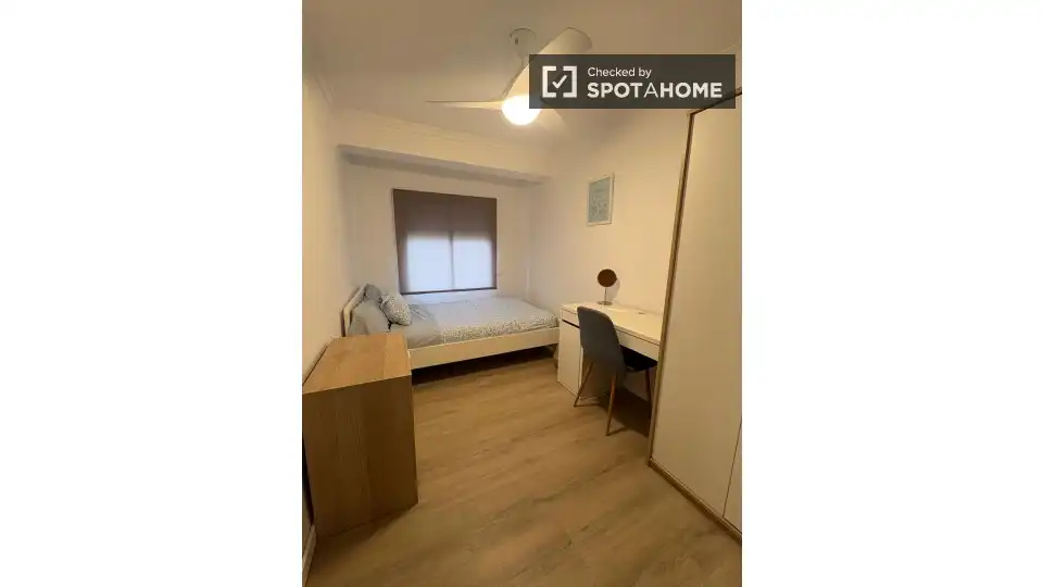 Room in Aiora