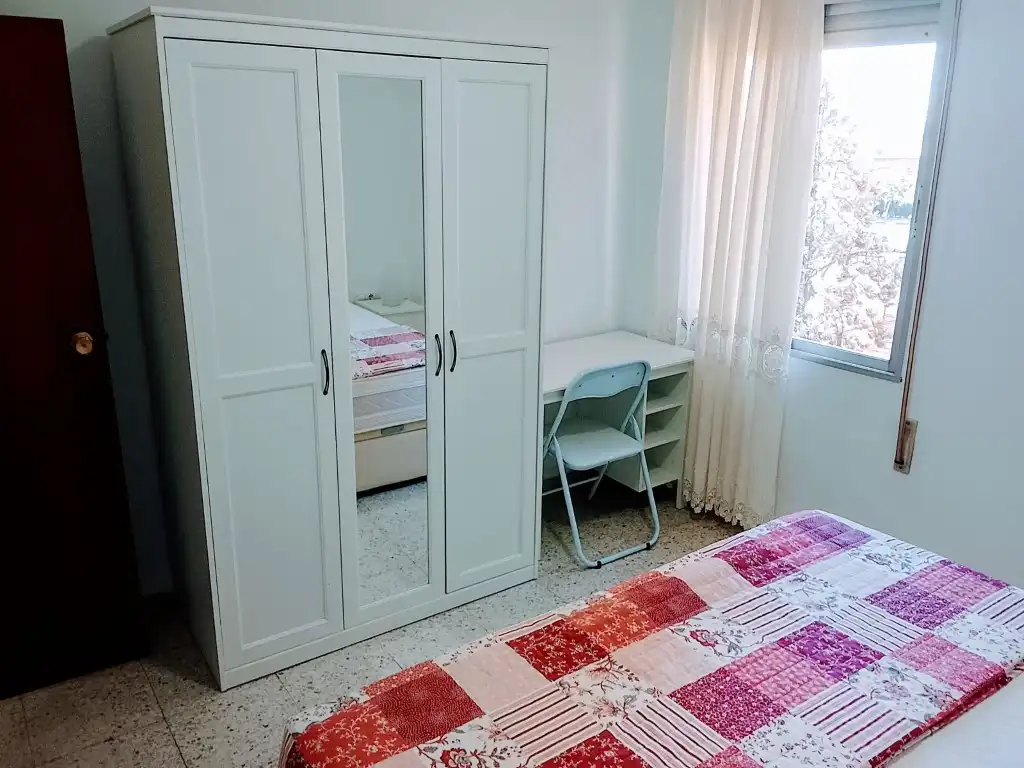 Habitación de Piso de alquiler en Córdoba con Terraza y Amueblado