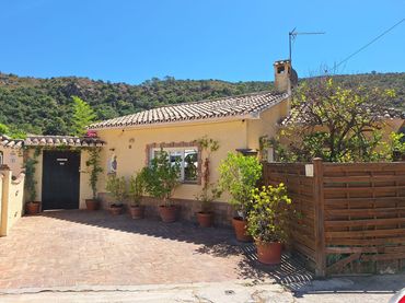 Casa amb jardí en venda a Benahavís pueblo