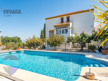 Xalet amb piscina en venda a Calle MARTIN TORRECILLAS