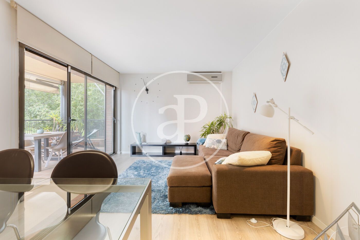Living room of Flat to rent in Sant Cugat del Vallès  with Air Conditioner, Heating and Private garden