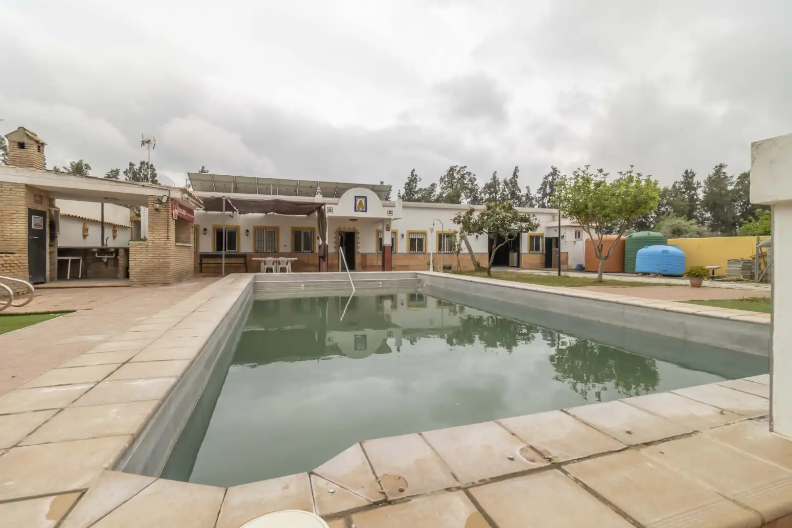 Swimming pool of Houses for sale in Carmona  with Air Conditioner, Private garden and Swimming Pool