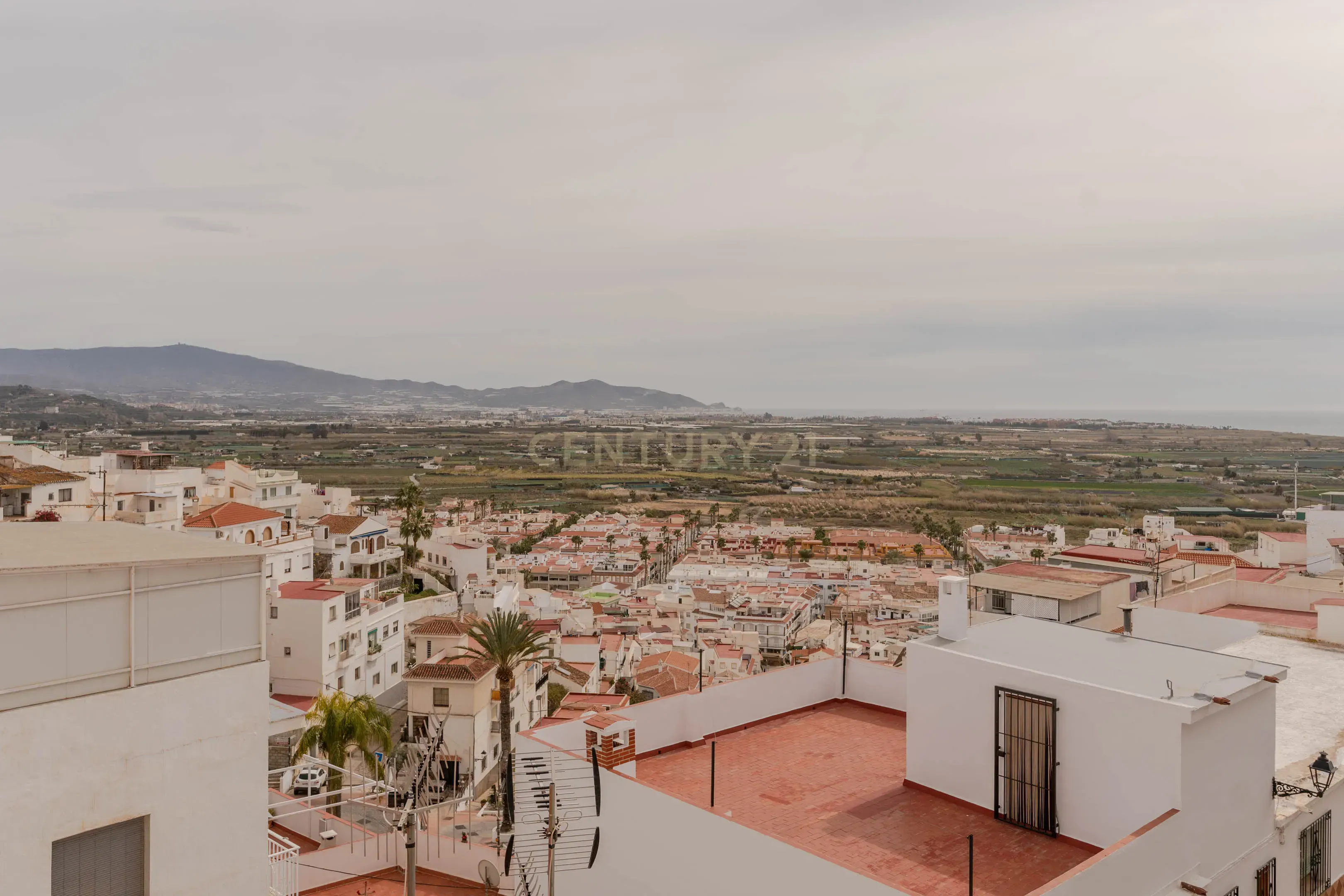 Vista exterior de Casa o xalet en venda en Salobreña amb Traster