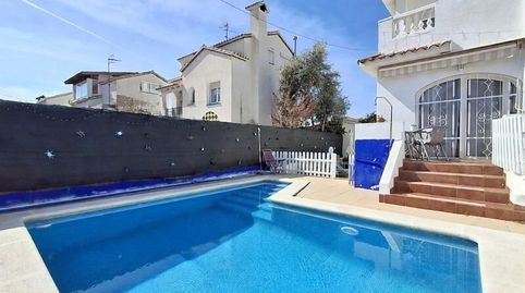 Casa con piscina y vistas al mar y montaña en la zona de El Rectoret de Cunit