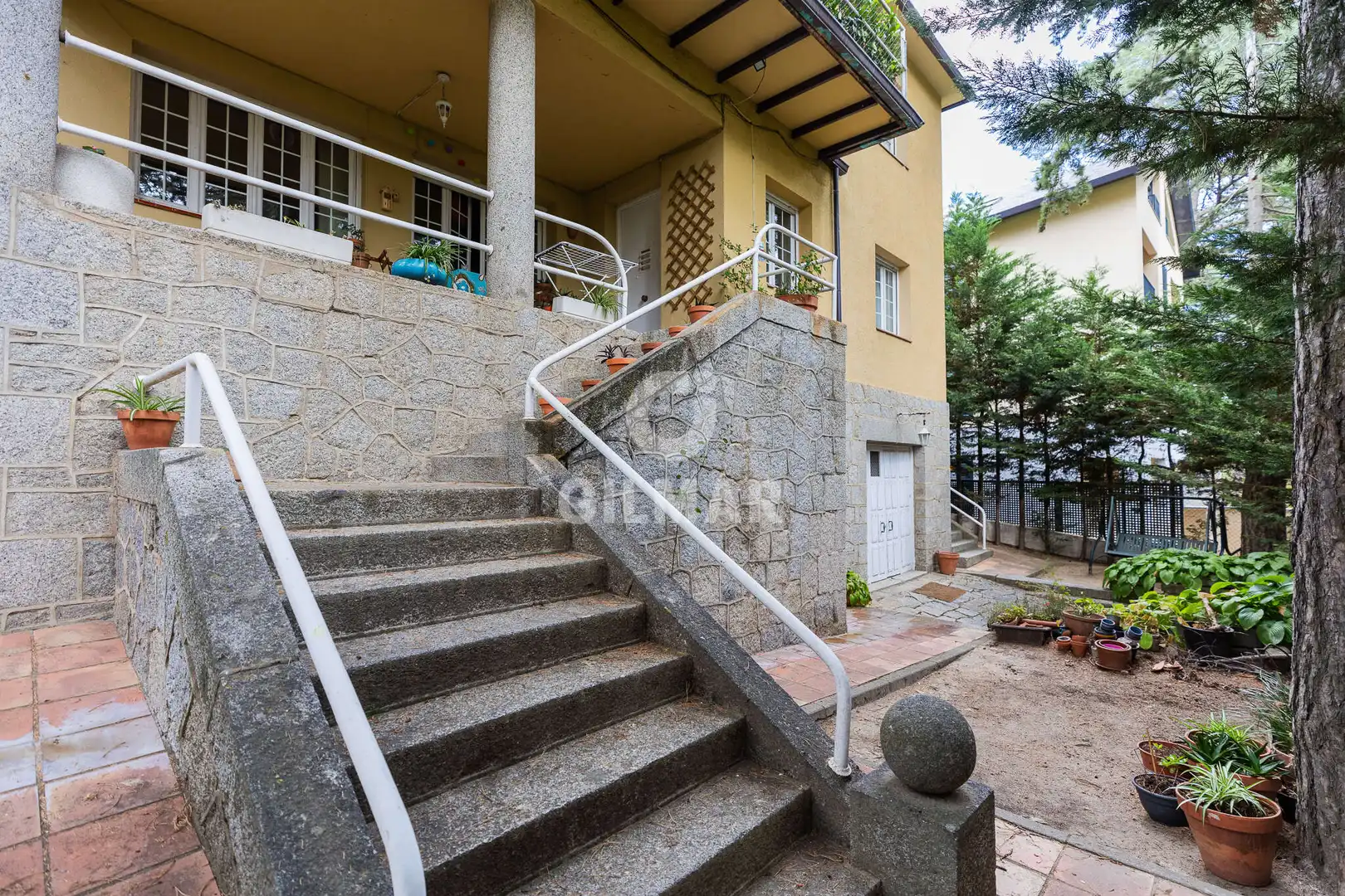 Vista exterior de Casa o xalet en venda en San Lorenzo de El Escorial amb Calefacció i Jardí privat