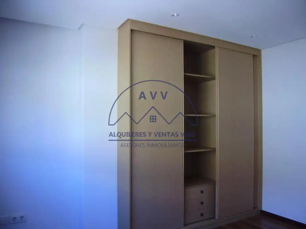 Habitación de Piso de alquiler en Vigo  con Parquet