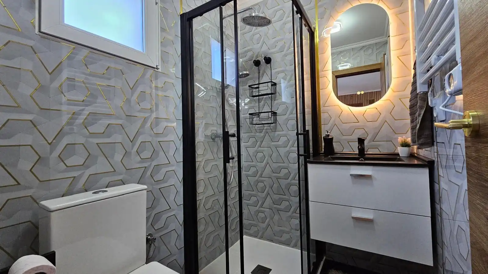 Baño de Casa adosada en venta en Marbella con Aire acondicionado, Calefacción y Jardín privado