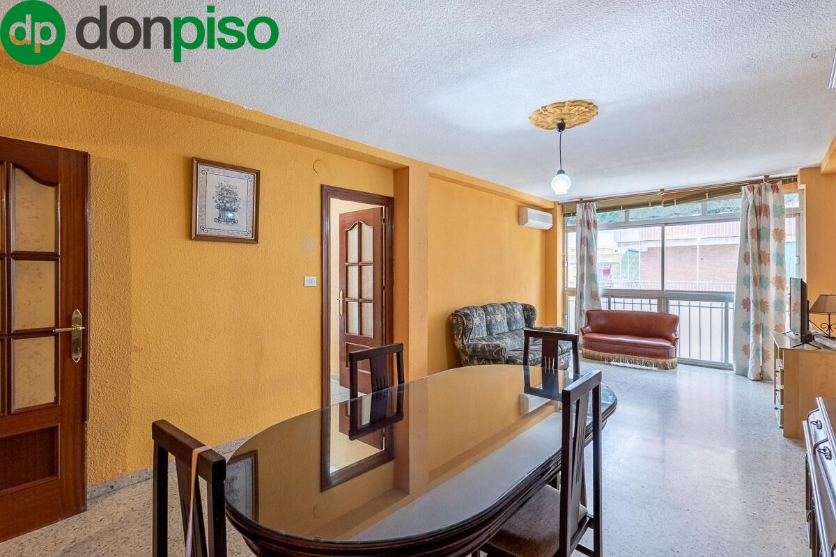 Sala d'estar de Pis en venda en  Granada Capital amb Aire condicionat