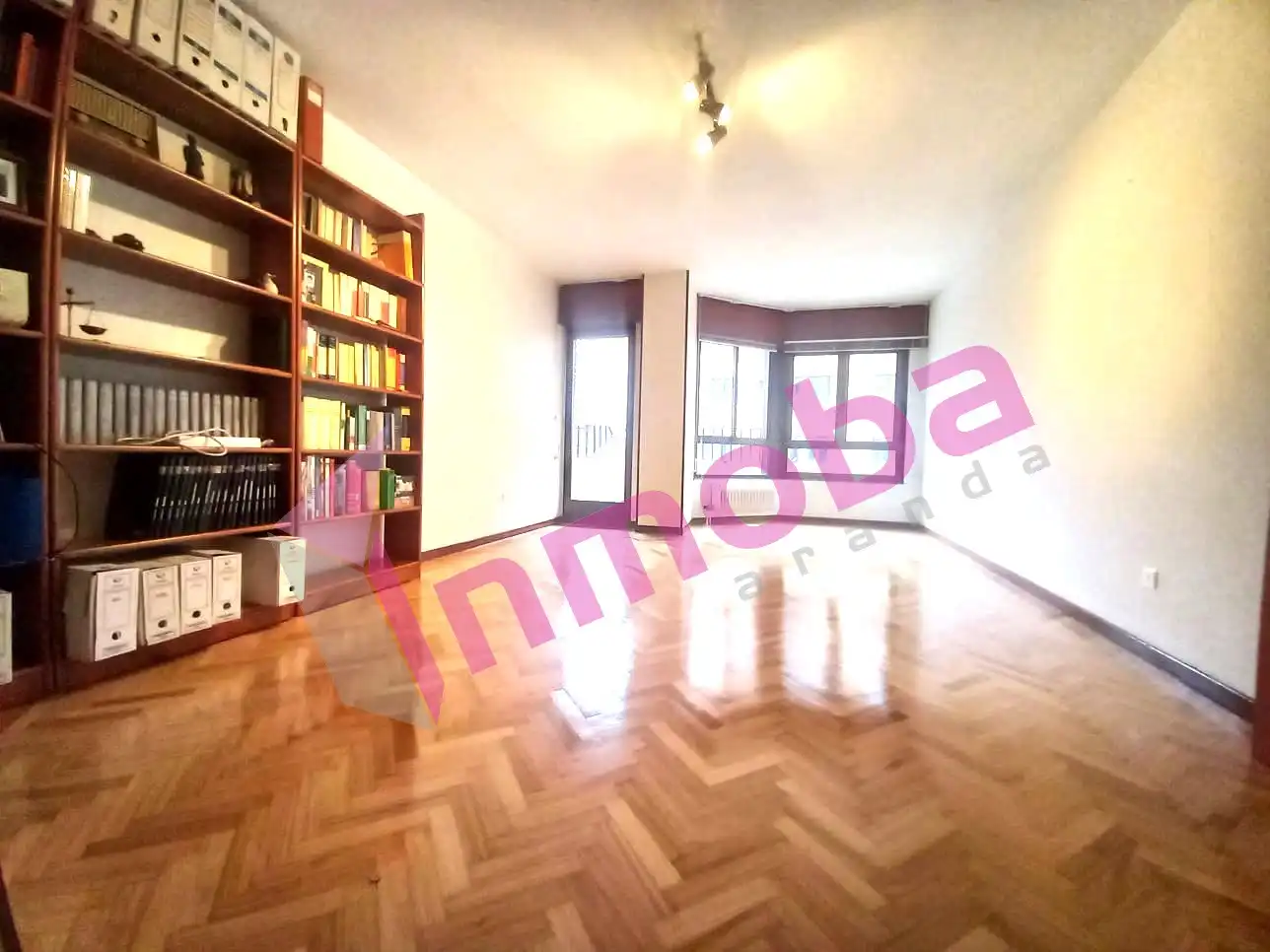 Sala de estar de Piso en venta en Aranda de Duero con Calefacción, Parquet y Terraza