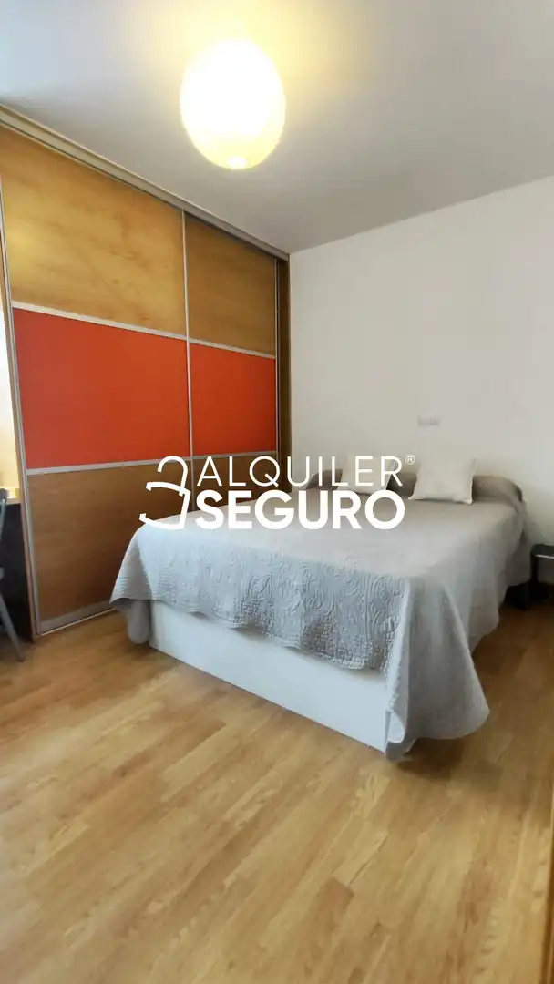 Bedroom of Flat for rent in Valencia  with Air Conditioner, Heating and Terrace
