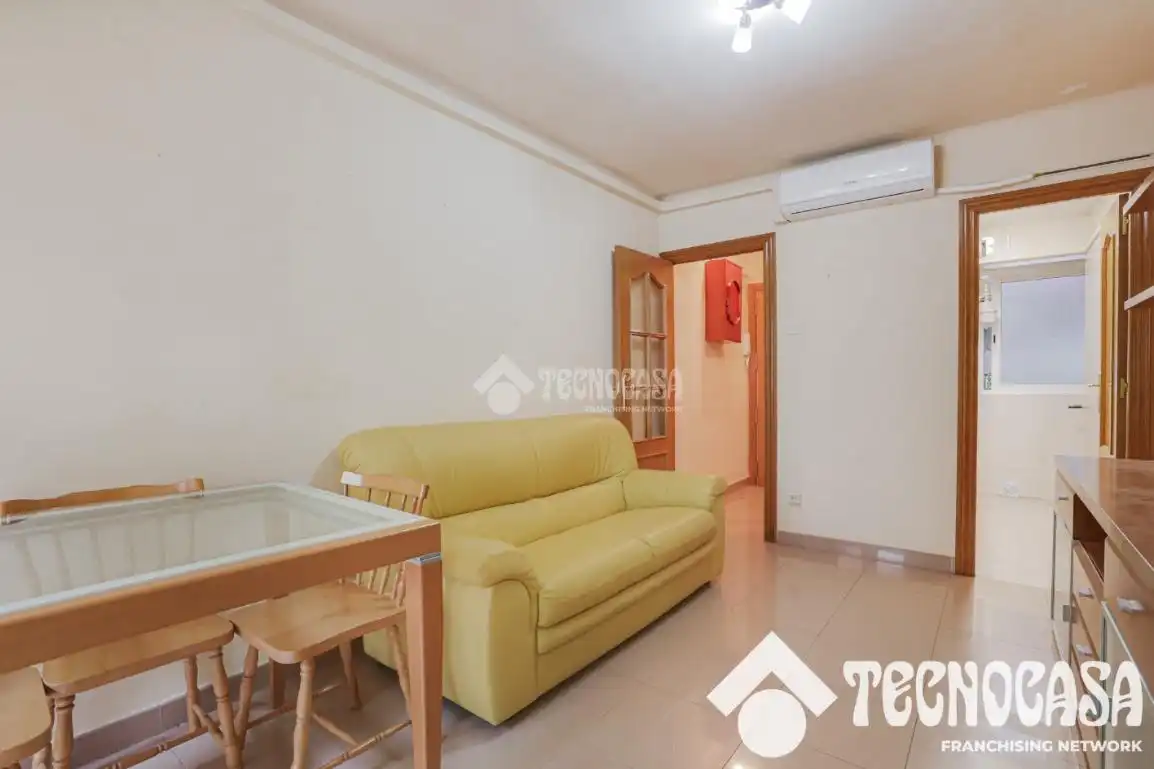 Flat with terrace for sale in Nou Barris, imagen 4