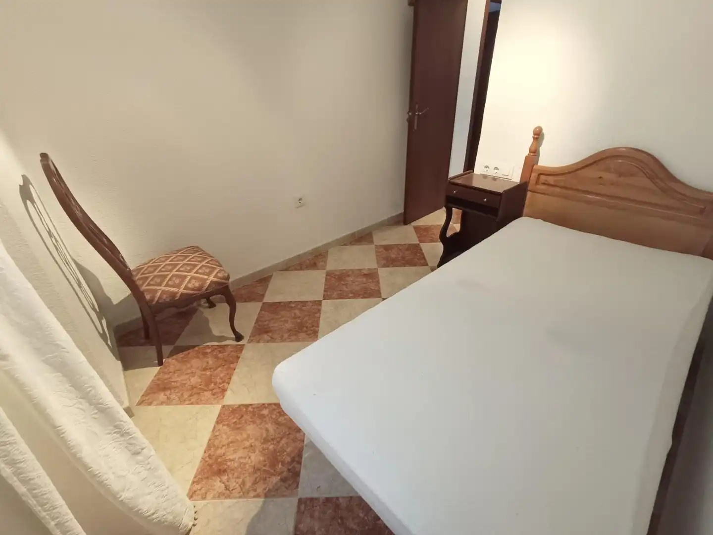 Dormitori de Pis en venda en Córdoba amb Aire condicionat, Terrassa i Moblat
