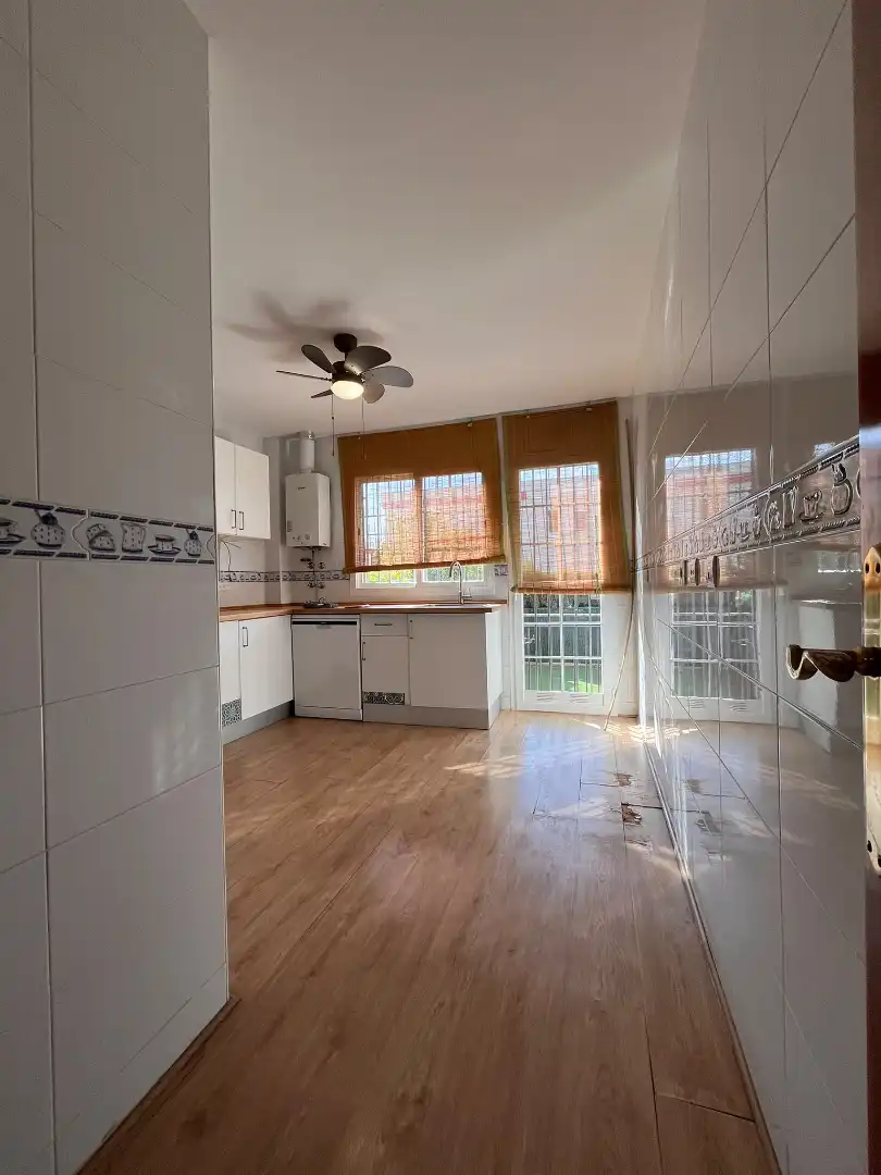 Casa aparellada amb piscina en venda a Colegio Europa, imagen 14