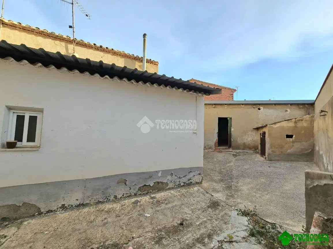 Casa adosada en venda en Balazote