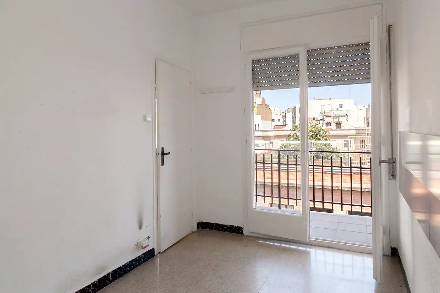 Schlafzimmer von Wohnung zum Verkauf in Barcelona mit Balkon und Alarm