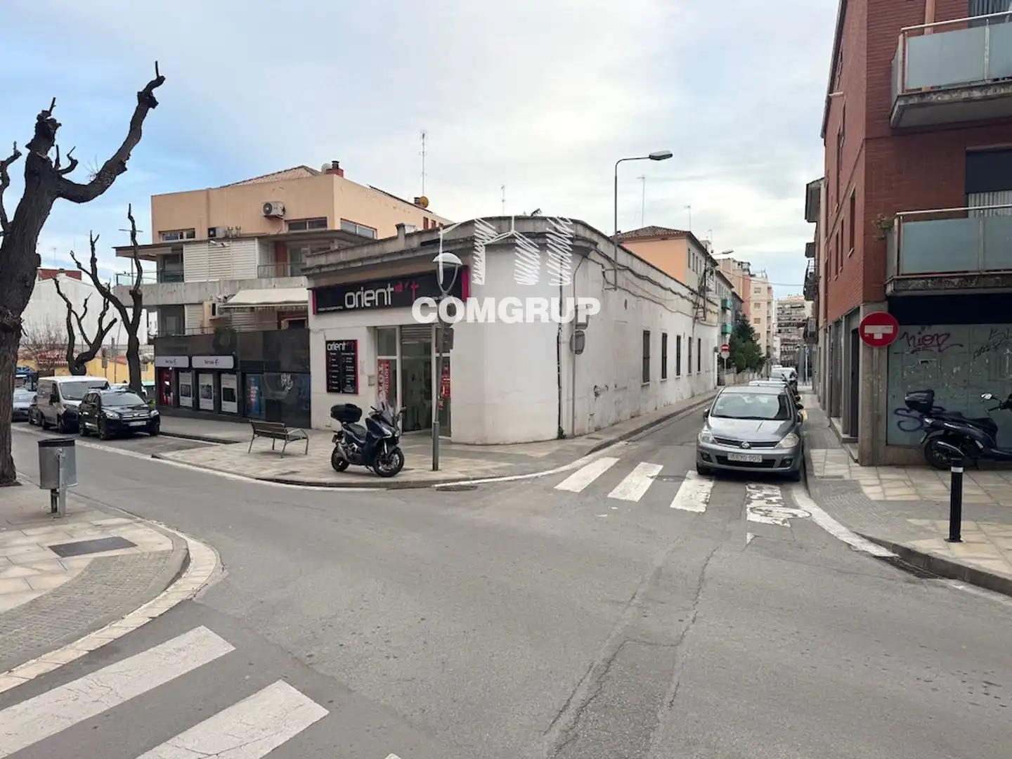 Locale commerciale in affitto a CERVANTES 98
