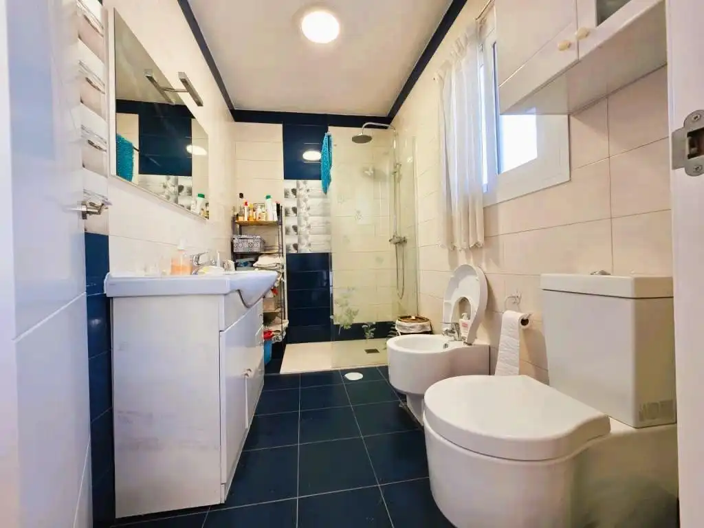 Bany de Casa o xalet en venda en Málaga amb Aire condicionat, Jardí privat i Terrassa