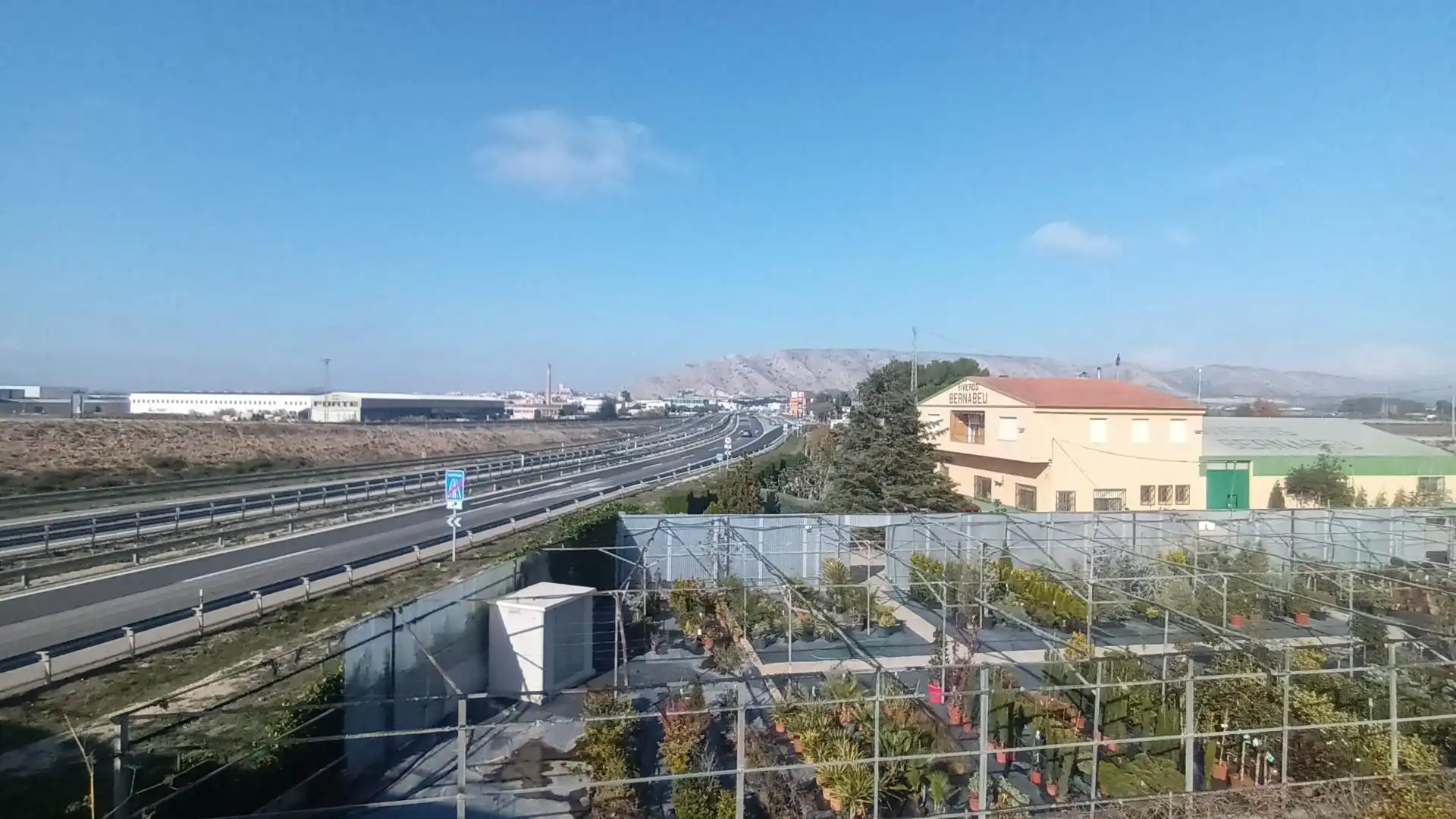 Vista exterior de Nave industrial en venta en Villena