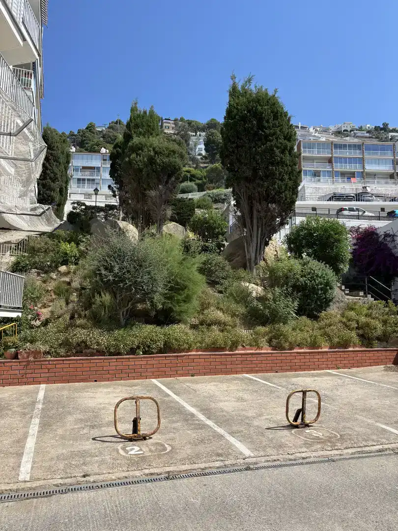 Aparcament de Pis en venda en Roses amb Piscina i Balcó