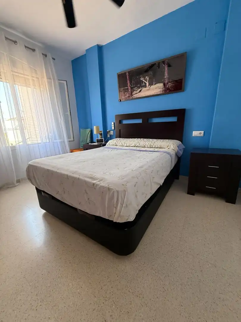 Dormitori de Casa adosada en venda en Bollullos de la Mitación amb Jardí privat