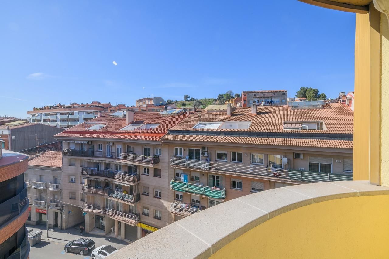 Vista exterior de Piso en venta en Manresa con Aire acondicionado, Calefacción y Trastero
