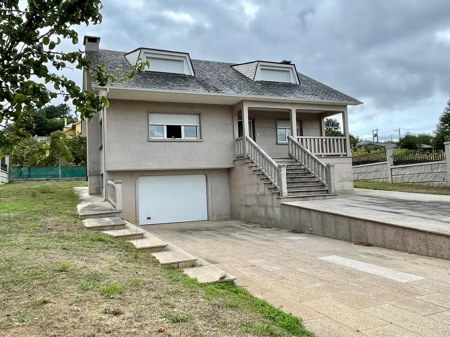 Vista exterior de Casa o chalet en venta en Lugo con Calefacción, Jardín privado y Parquet