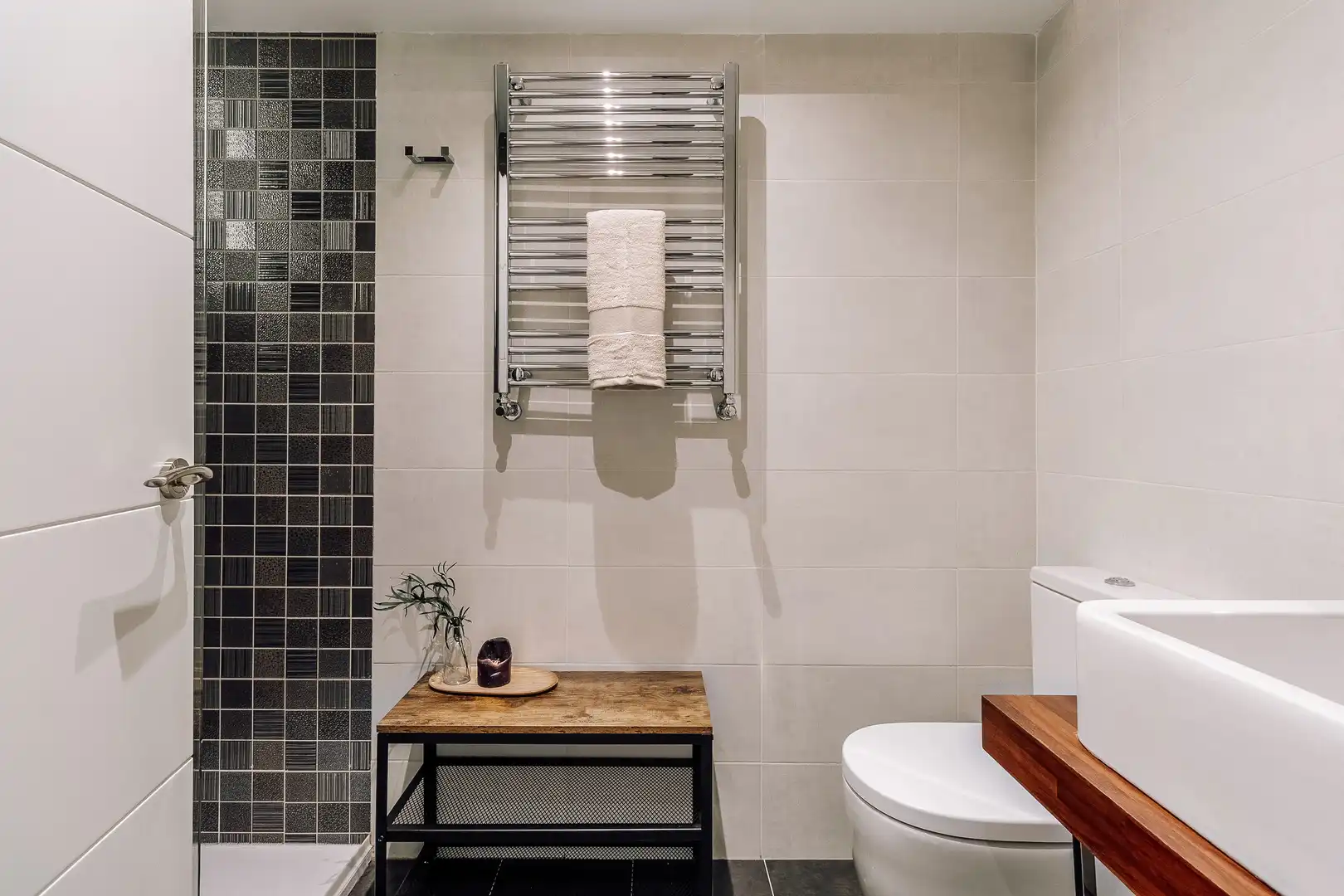 Bany de Apartament de lloguer en Madrid amb Aire condicionat, Calefacció i Moblat