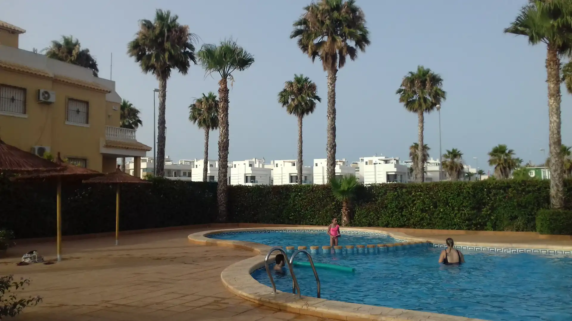 Piscina de Casa adosada en venda en Rojales amb Aire condicionat, Calefacció i Jardí privat