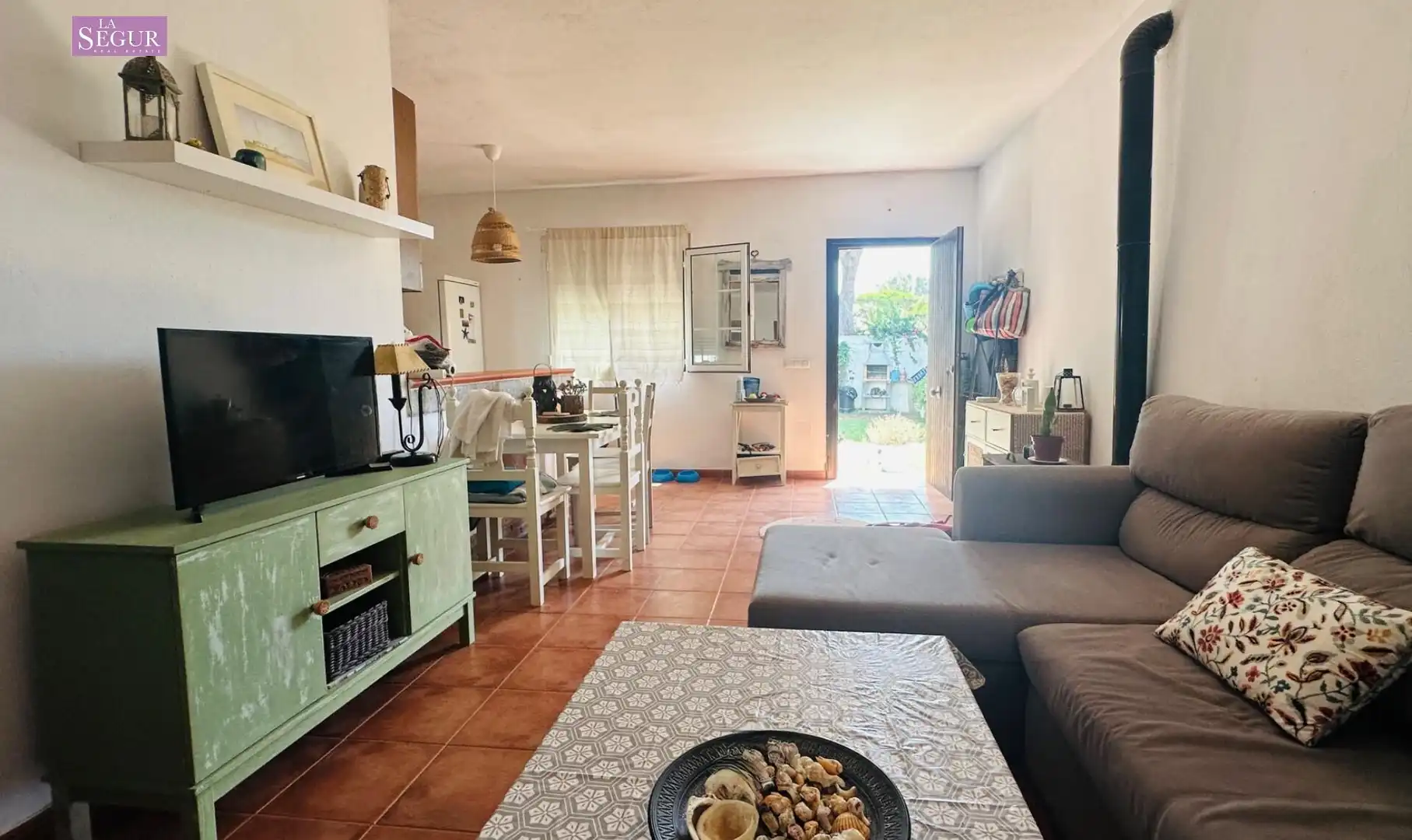 Sala d'estar de Casa o xalet en venda en Barbate amb Jardí privat, Terrassa i Moblat