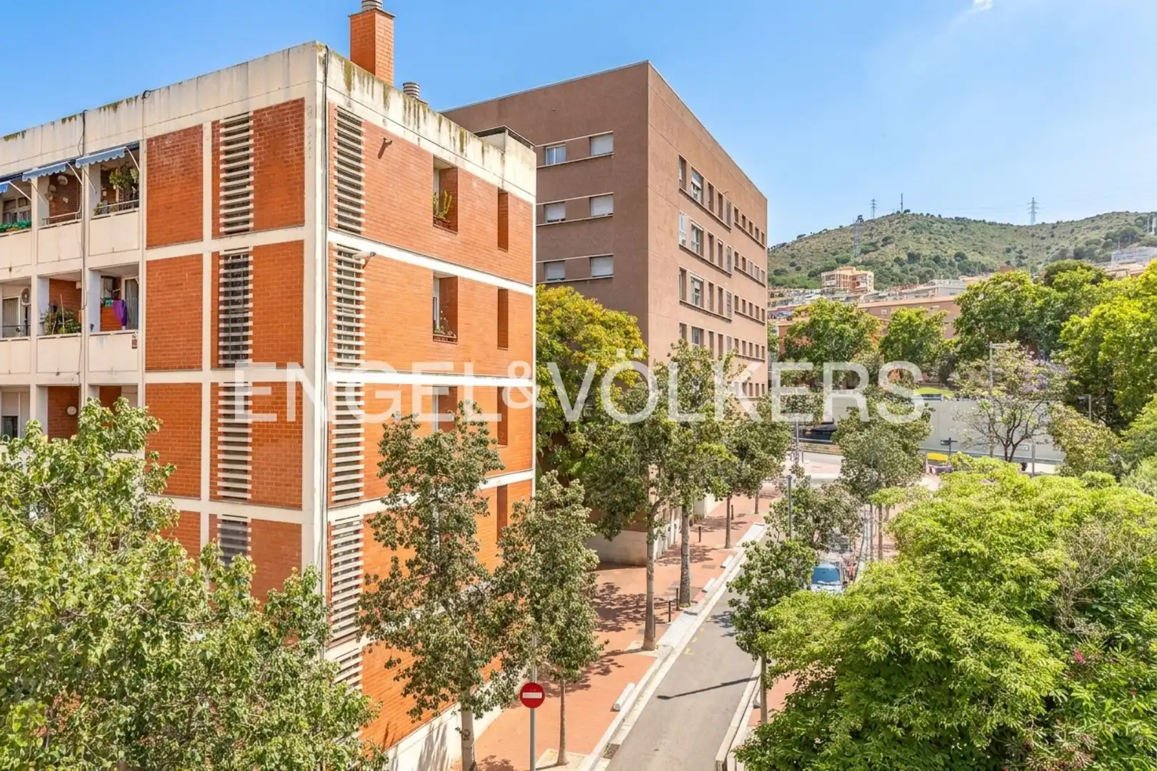 Außenansicht von Wohnung zum Verkauf in Barcelona mit Klimaanlage, Heizung und Abstellraum