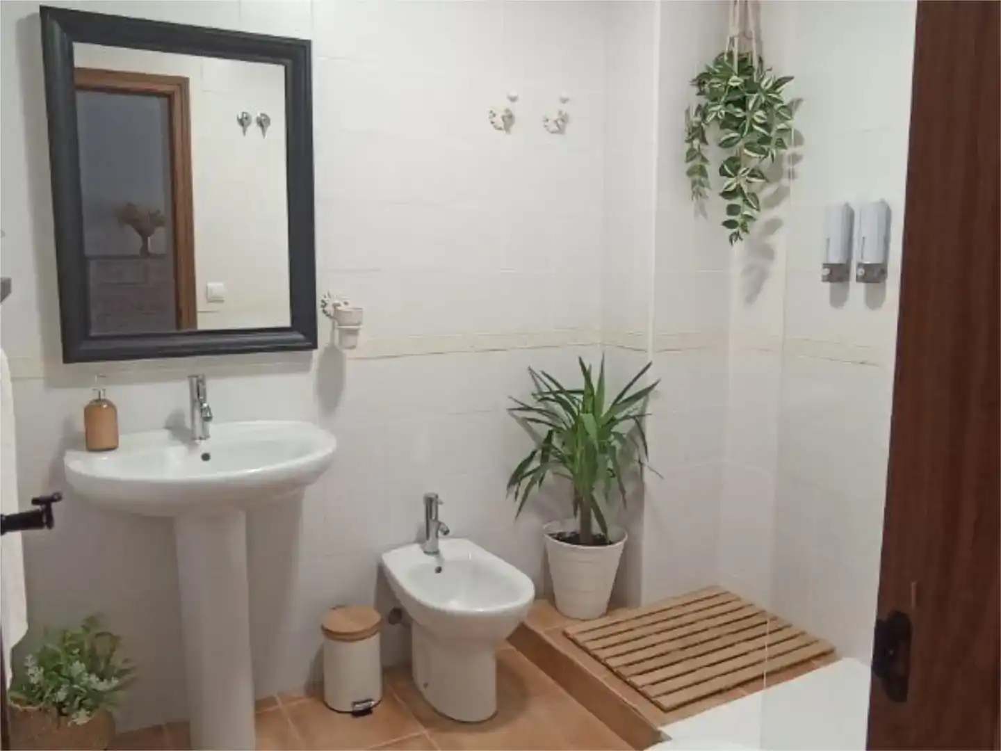 Bathroom of Flat for sale in El Bosque  with Air Conditioner and Balcony