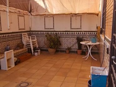 Casa con balcone in vendita a Calle Almuradiel