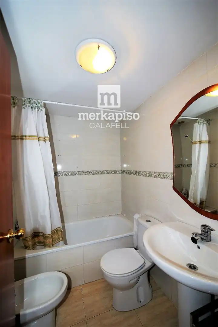 Baño de Piso en venta en Calafell con Aire acondicionado, Terraza y Piscina