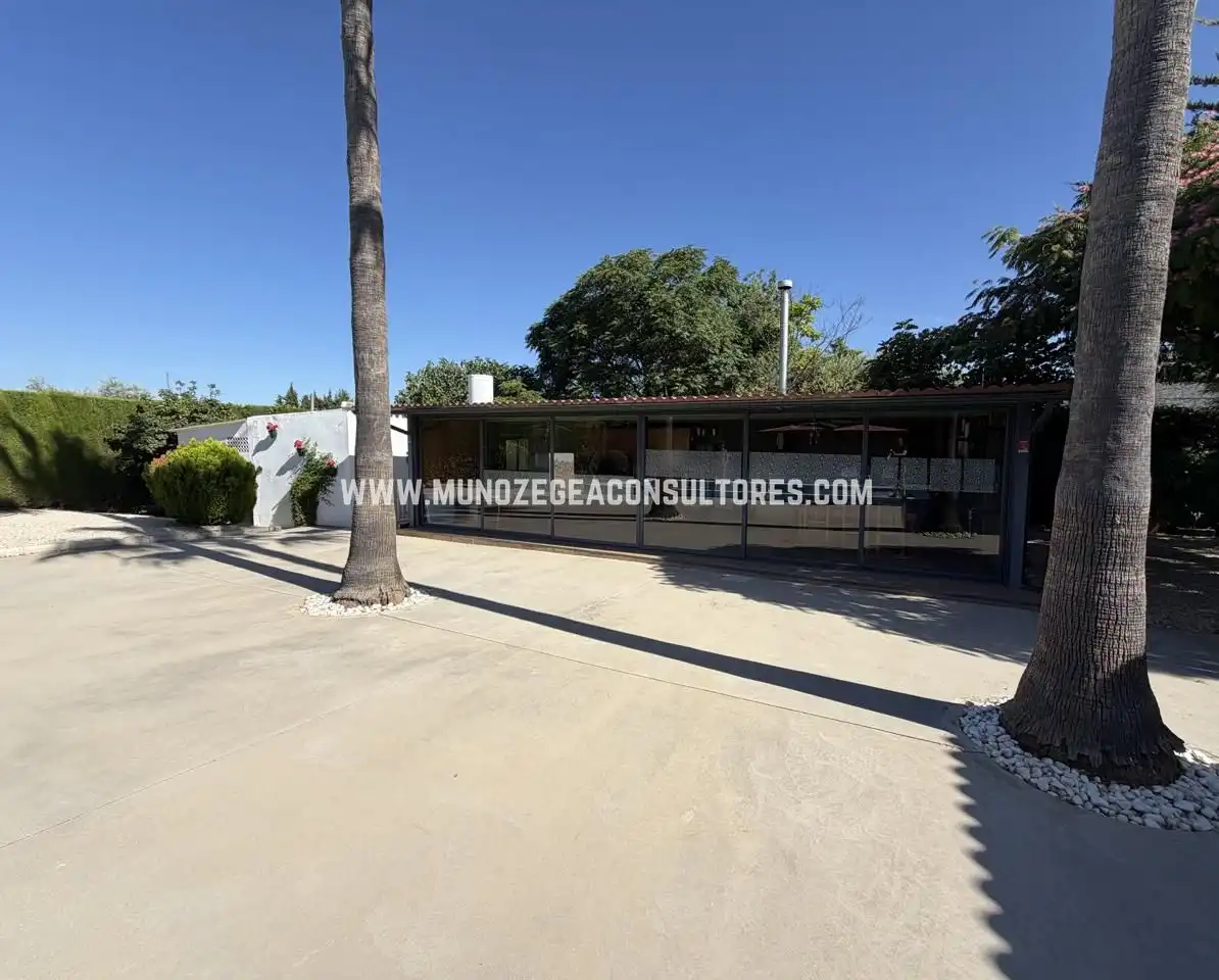 Houses for sale in Lucena  with Air Conditioner, Private garden and Terrace
