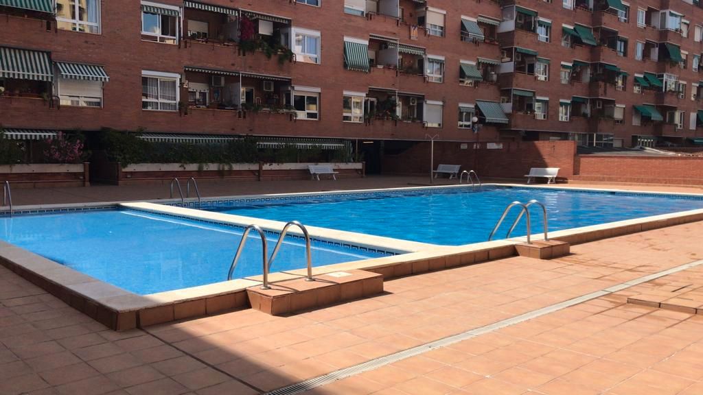 Swimming pool of Flat to rent in  Barcelona Capital  with Heating, Terrace and Furnished